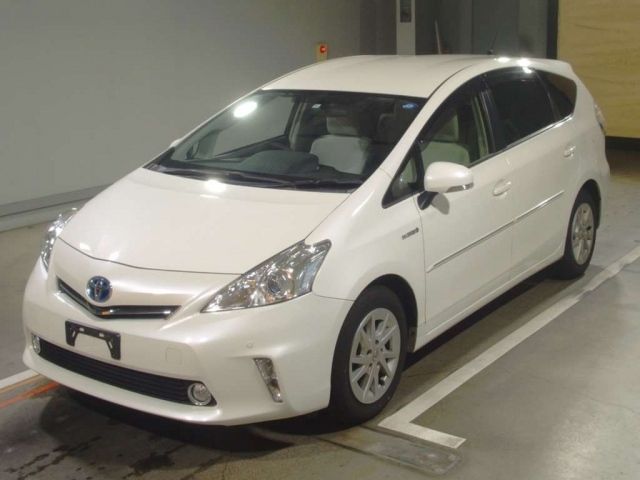 4564 Toyota Prius alpha ZVW41W 2012 г. (TAA Hiroshima)